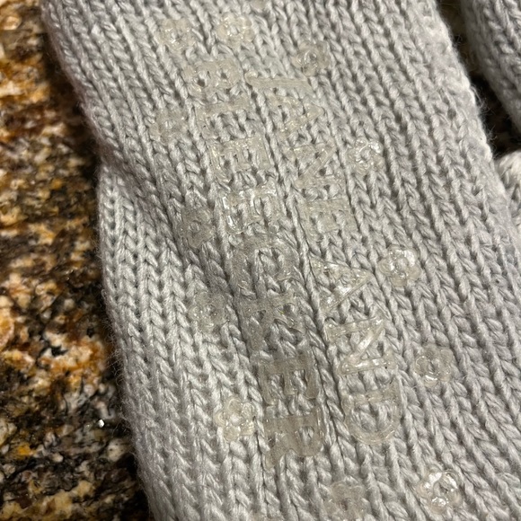 Jane and Bleecker -Cozy Kitty Slipper Socks - Picture 3 of 3